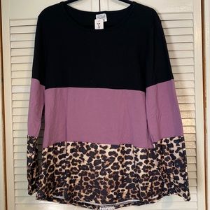 Boutique shirt size M